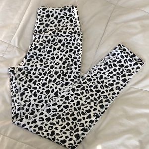 ♦️SOLD♦️ Adapt high waisted scrunch bum leggings